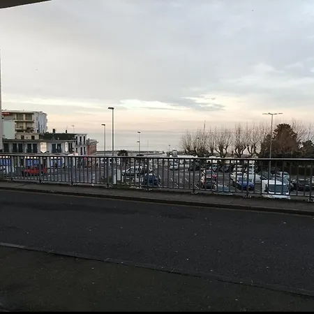 Apartment T2 Centre Ville, 150m Du Lac, Parking - Thermes Evian-les-Bains